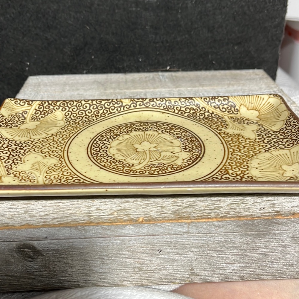 SOUND COLLECTION SUSHI SERVING PLATTER FLOWER SCROLL PATTERN Goldish Brown